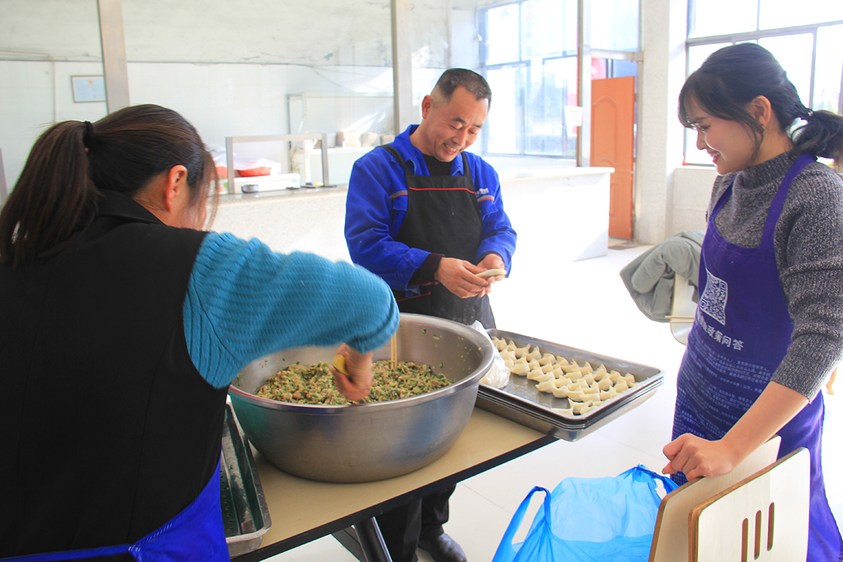 豪家集團丨“情暖冬至，溫暖豪家”冬至包餃子活動1